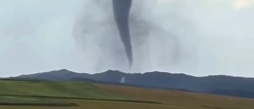 Çorum’un Sungurlu ilçesinde aniden ortaya çıkan ve önüne ne kattıysa