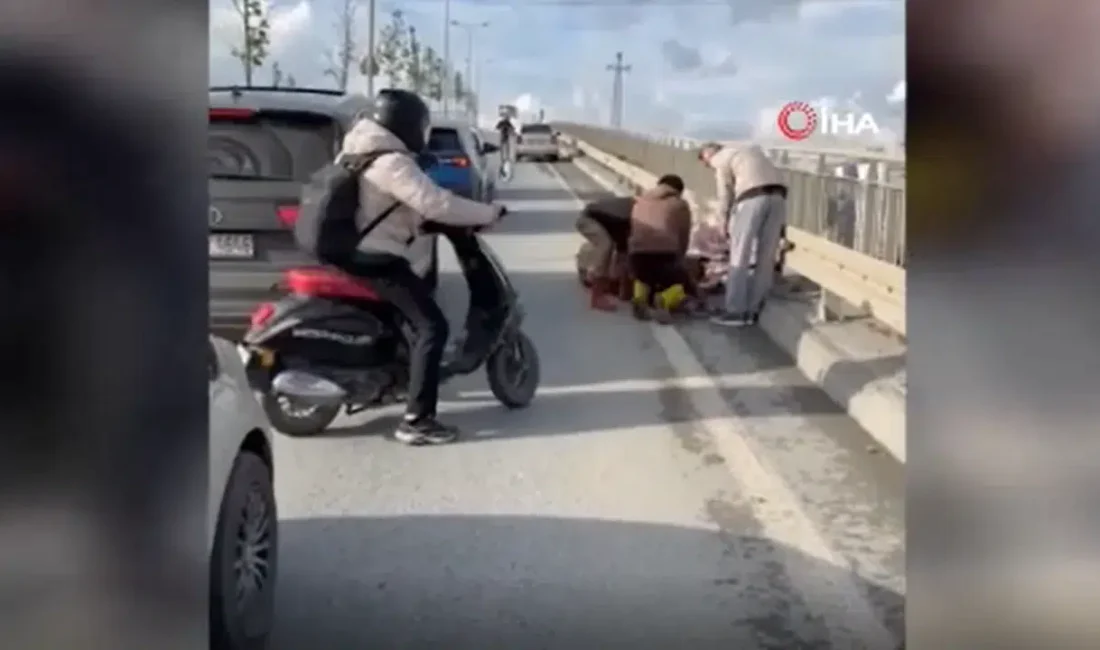 İstanbul Başakşehir’de seyir halindeki bir kamyonetten yola düşen büyükbaş hayvan