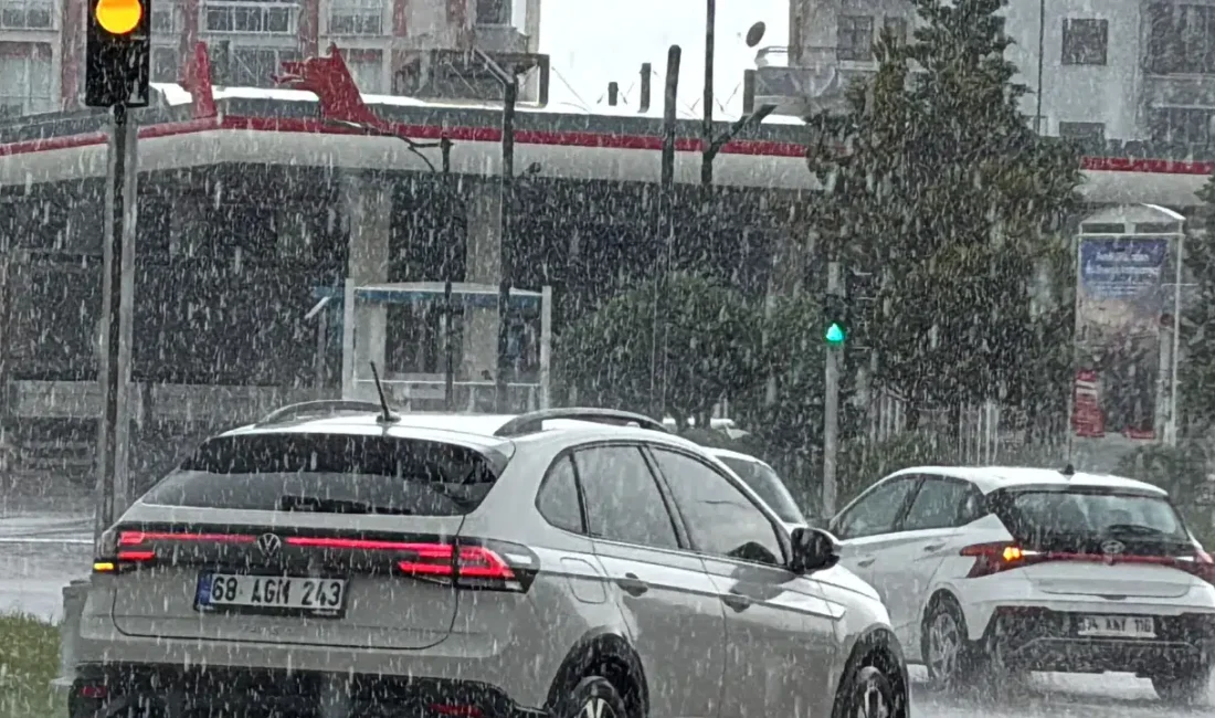 Aksaray’da bir haftadır süren yağışlı hava bugün yerini şiddetli sağanağa