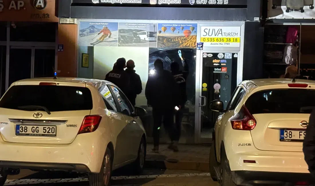 Kayseri’nin Kocasinan ilçesinde gece saatlerinde hareketli dakikalar yaşandı. Kimliği belirsiz