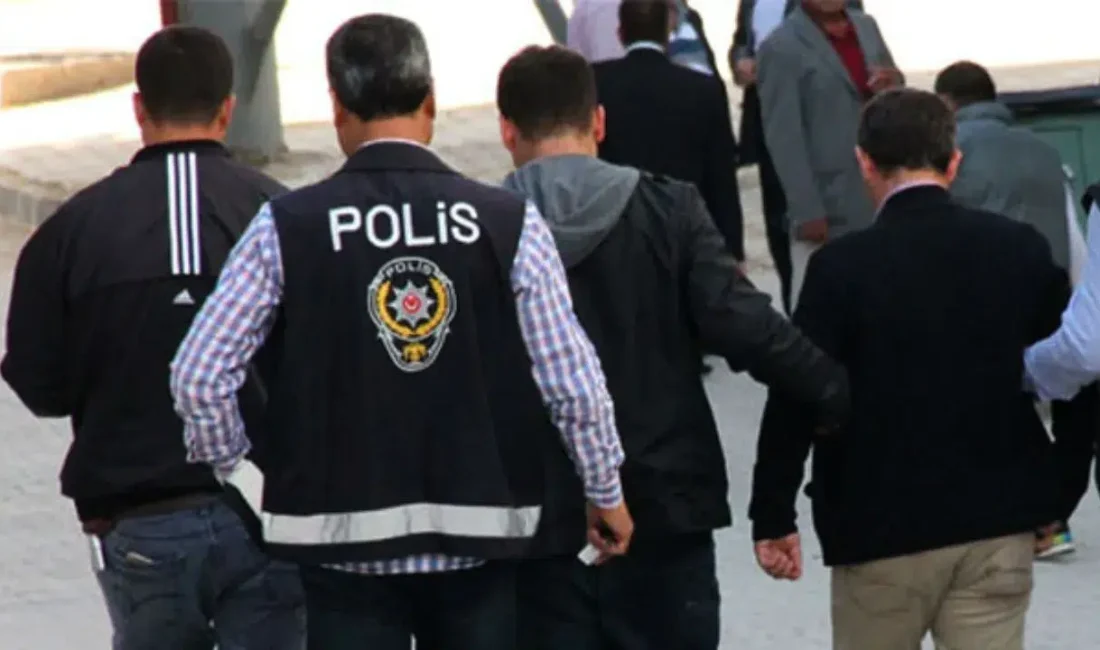 Antalya’nın Serik ilçesinde zehir tacirlerine yönelik gerçekleştirilen eş zamanlı operasyonda