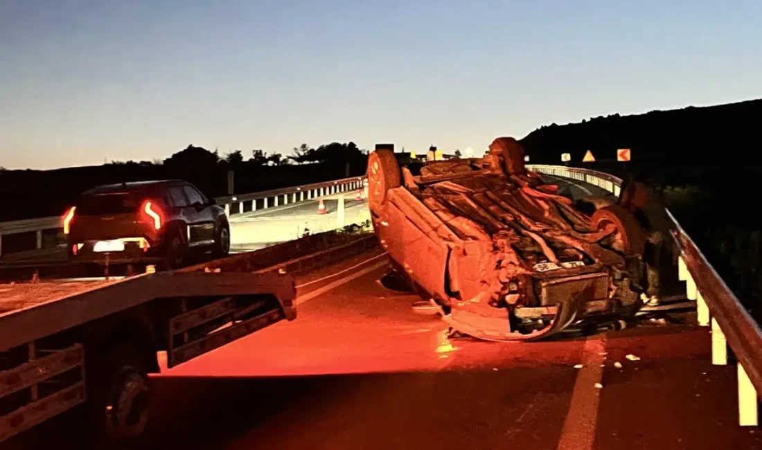 Aksaray’da kontrolden çıkan bir otomobilin refüje çarparak takla atması sonucu