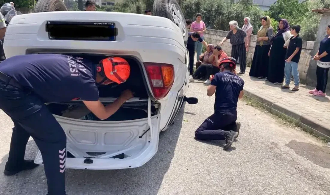 Hatay’ın Dörtyol ilçesinde kontrolden çıkan bir otomobilin takla atarak ters