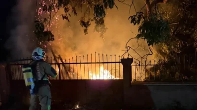 Hatay’ın Samandağ ilçesinde bir bahçede başlayan ve rüzgarın etkisiyle paniğe