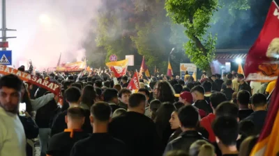 Galatasaray’ın Süper Lig şampiyonluğunu ilan etmesinin ardından Edirne’de binlerce taraftar