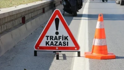 Antalya’nın Manavgat ilçesinde yaya geçidinden geçmeye çalışan bisiklete motosikletin çarpması