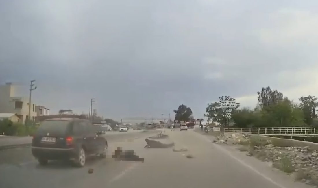Hatay’ın Samandağ ilçesinde otomobil ile motosikletin çarpışması sonucu meydana gelen
