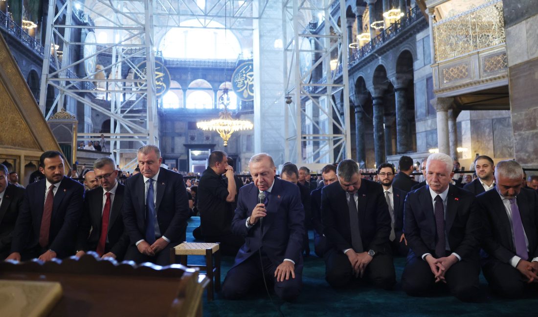 İstanbul’un fethinin 573. yıl dönümünde cuma namazını tarihi Ayasofya Camii’nde