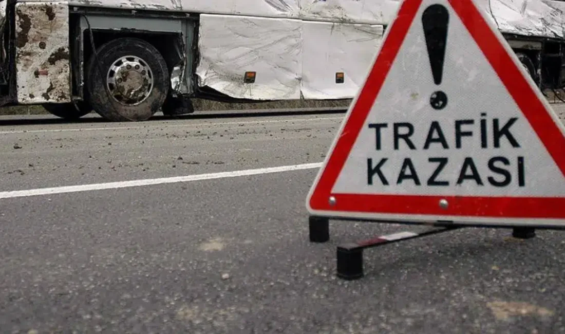 Ordu’nun Ünye ilçesinde belediyeye ait çöp kamyonu ile hafif ticari