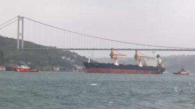 İstanbul Boğazı’ndan geçiş yapan 185 metrelik dev kuru yük gemisinin