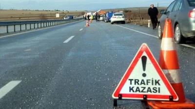 İstanbul Esenyurt’ta seyir halindeki bir motokuryenin İETT otobüsünün altına girdiği
