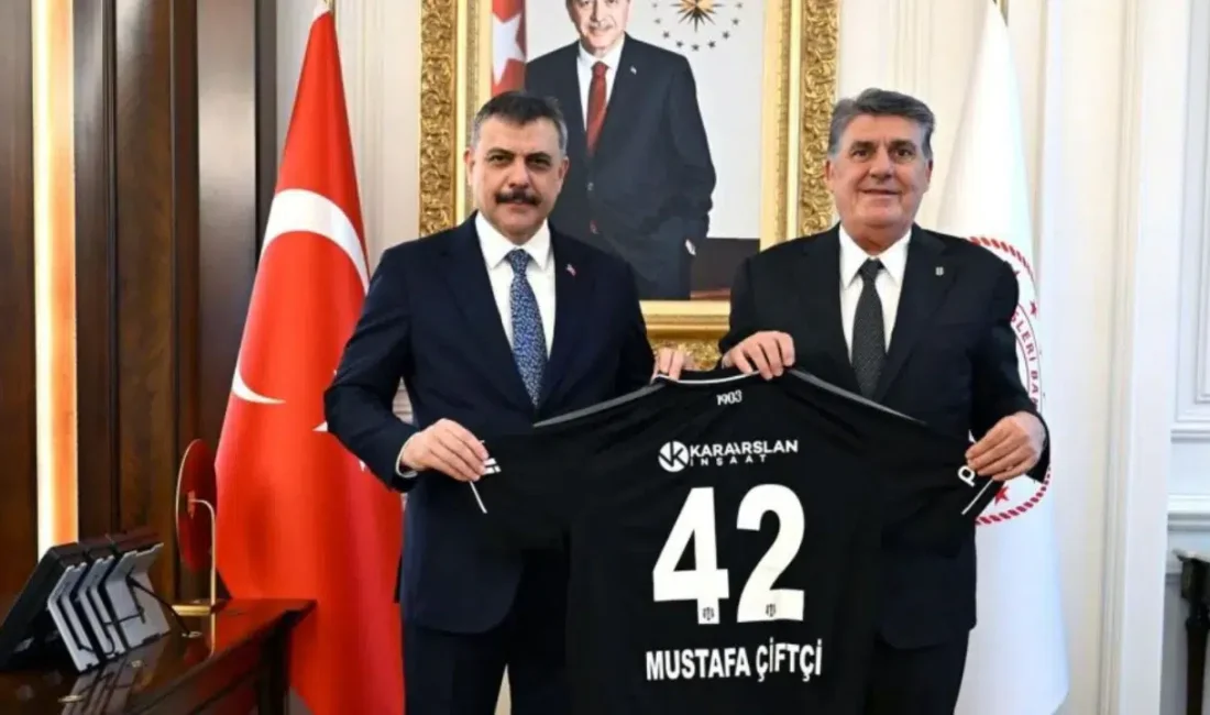 Beşiktaş Kulübü Başkanı Serdal Adalı, İçişleri Bakanı Mustafa Çiftçi’yi makamında