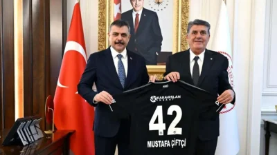 Beşiktaş Kulübü Başkanı Serdal Adalı, İçişleri Bakanı Mustafa Çiftçi’yi makamında