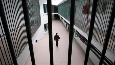 Kastamonu’da bir üniversite öğrencisinin ikinci kattaki evin penceresinden yarı çıplak