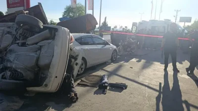 Zonguldak’ın Karadeniz Ereğli ilçesinde kontrolden çıkan bir otomobilin süratle akaryakıt