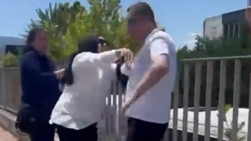 Bursa’da sokak ortasında bir kadının acımasızca darbedildiği ve boğazının sıkıldığı