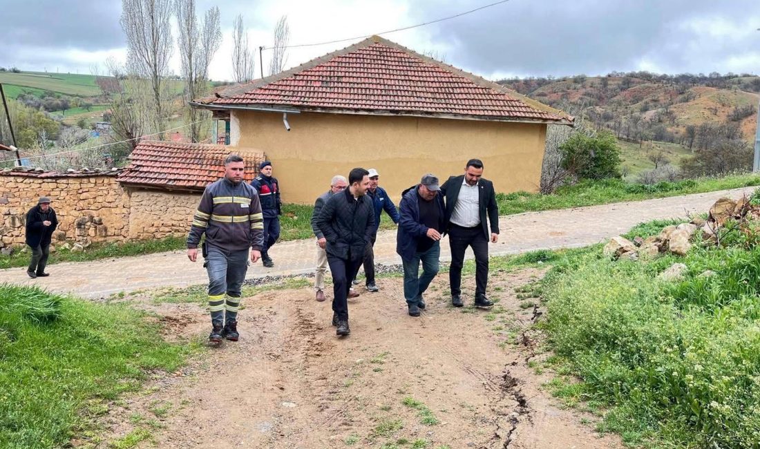 Kırıkkale’nin Delice ilçesine bağlı Derekışla köyünde etkili olan şiddetli sağanak