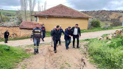 Kırıkkale’nin Delice ilçesine bağlı Derekışla köyünde etkili olan şiddetli sağanak