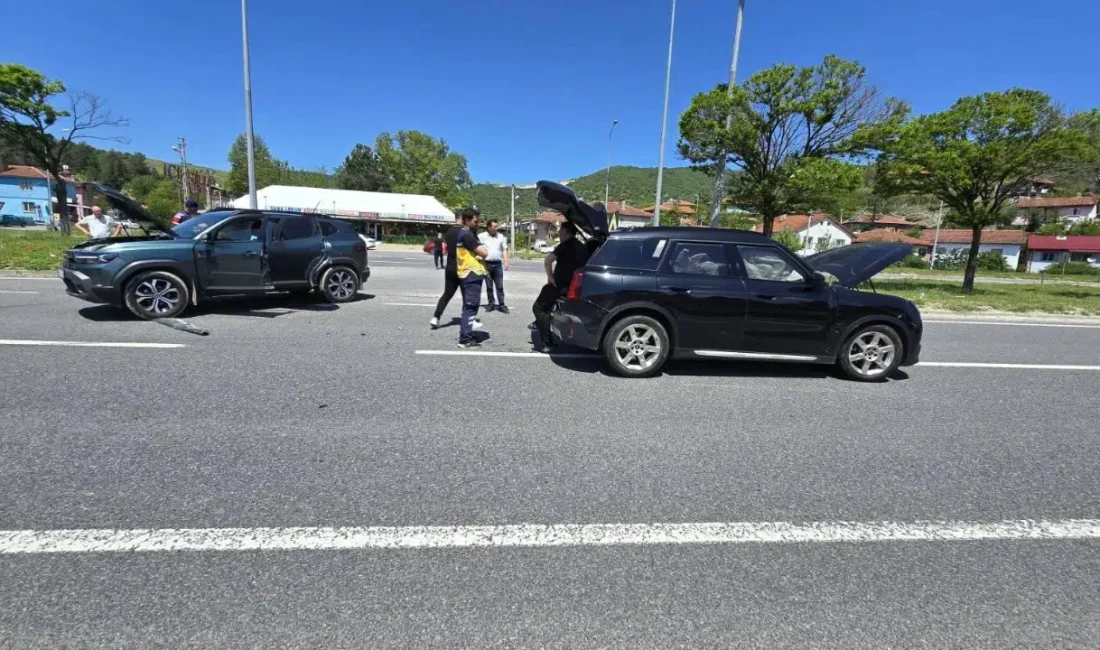 Bilecik’te iki aracın çarpışması sonucu meydana gelen feci trafik kazasında