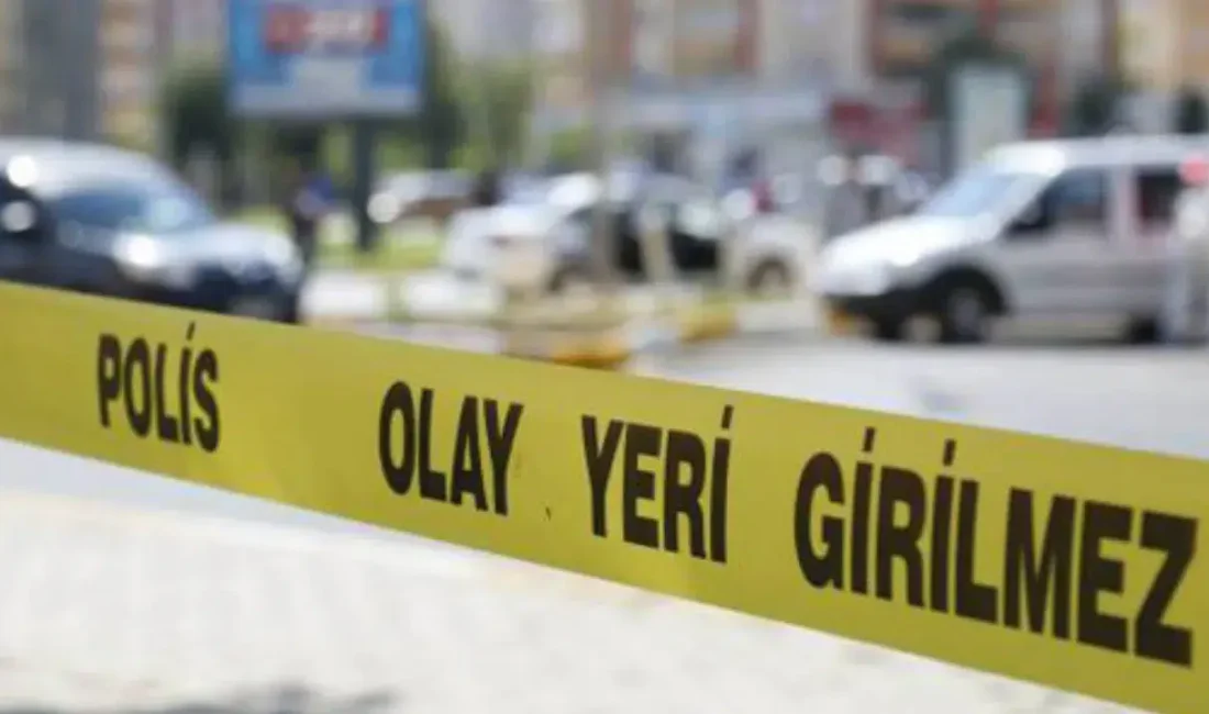 İstanbul Beylikdüzü’nde devam eden bir inşaat çalışması sırasında asfalt yolda