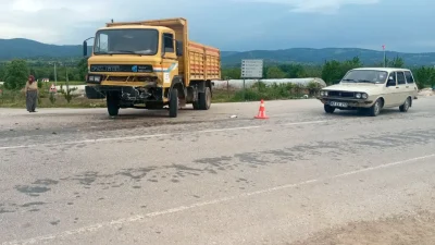 Kütahya’nın Gediz ilçesinde feci bir trafik kazası meydana geldi. Otomobil