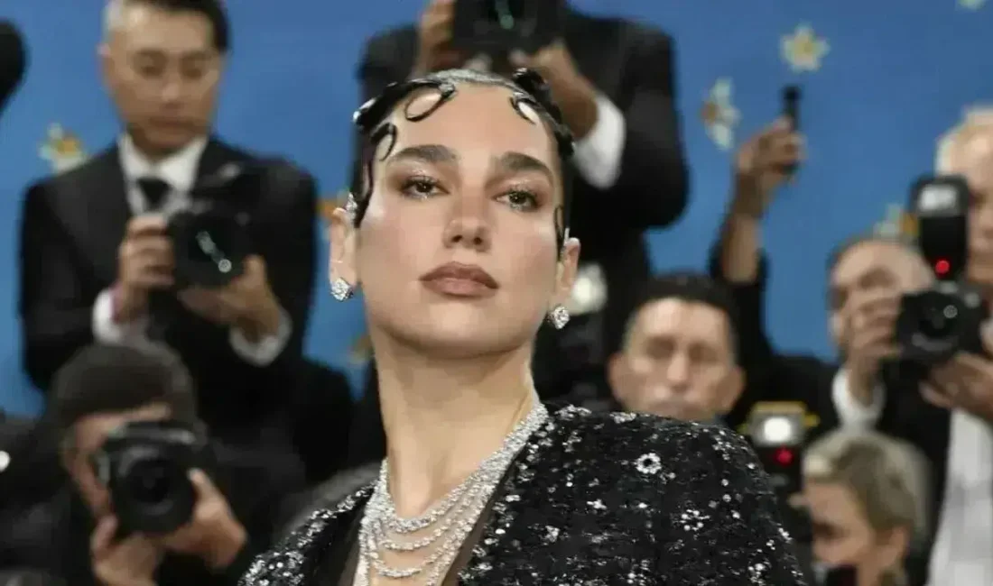 Dünyaca ünlü pop yıldızı Dua Lipa, teknoloji devi Samsung ile