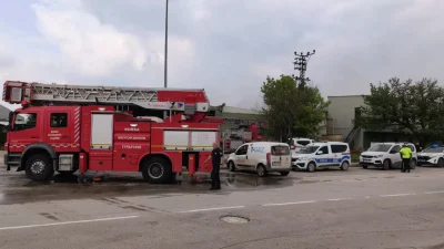 Bursa’nın İnegöl ilçesinde faaliyet gösteren dev bir sunta fabrikasında aniden