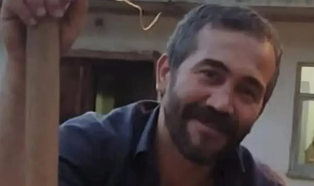 Bartın’ın Ulus ilçesinde ormanlık alanda çalışan Mustafa Özsoy, traktöre bağlı