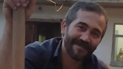 Bartın’ın Ulus ilçesinde ormanlık alanda çalışan Mustafa Özsoy, traktöre bağlı