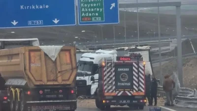 Konya’nın Kulu ilçesinde kontrolden çıkan meyve ve sebze yüklü tırın