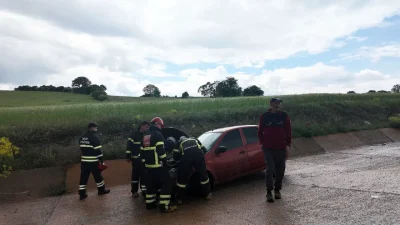 Kütahya’nın Gediz ilçesinde kontrolden çıkan bir otomobilin savrulması sonucu meydana