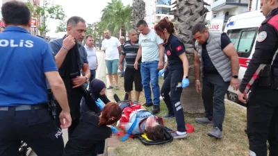 Antalya’nın Muratpaşa ilçesinde yolun karşısına geçmek isterken otomobilin çarpması sonucu