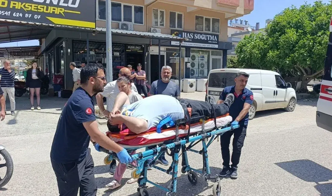 Antalya’nın Manavgat ilçesinde otomobil ile motosikletin çarpıştığı dehşet anları kameralara