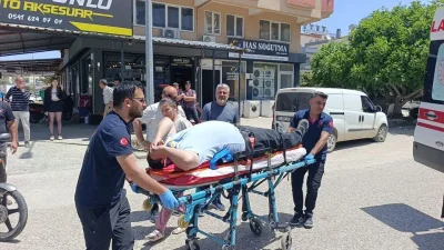 Antalya’nın Manavgat ilçesinde otomobil ile motosikletin çarpıştığı dehşet anları kameralara