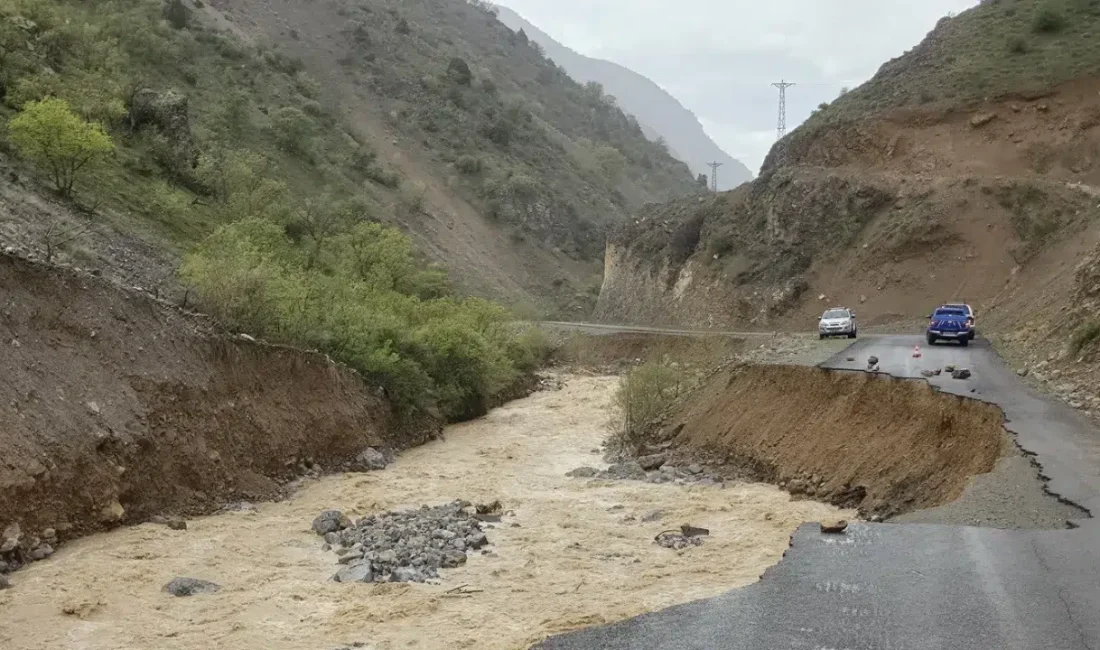 Erzincan’ın Kemaliye ilçesinde aniden bastıran şiddetli yağışlar sele neden olurken,