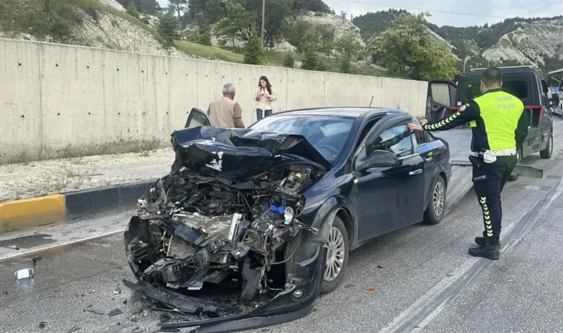 Burdur-Antalya kara yolunda meydana gelen ve 5 aracın birbirine girdiği