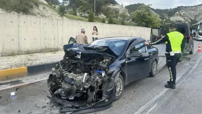 Burdur-Antalya kara yolunda meydana gelen ve 5 aracın birbirine girdiği