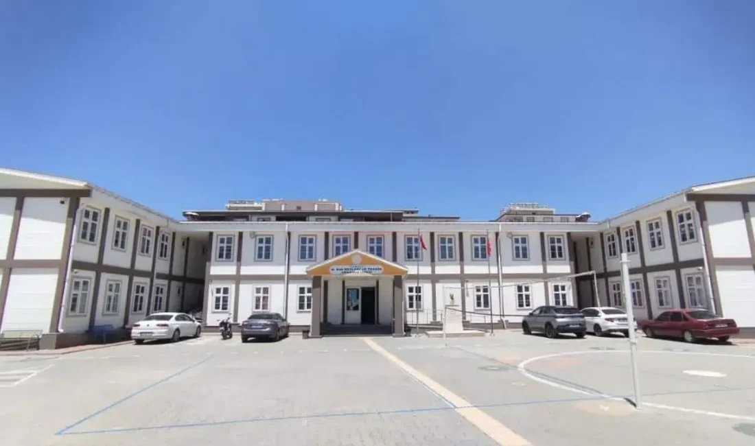 Kilis’te meslek lisesi öğrencilerinin yaşlı vatandaşlarla bir araya geldiği anlamlı