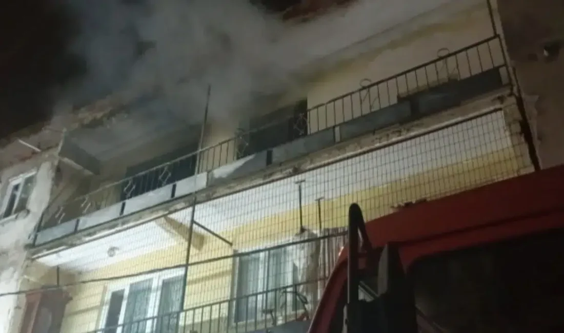 Bursa’da 3 katlı bir binada aniden yükselen alevler çevrede büyük