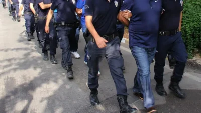 İstanbul Emniyeti tarafından düzenlenen dev operasyonla, bölgedeki esnaf ve iş
