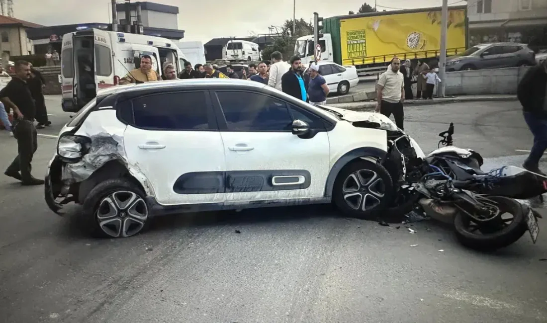 İstanbul Arnavutköy’de üç aracın karıştığı ve ortalığın adeta savaş alanına