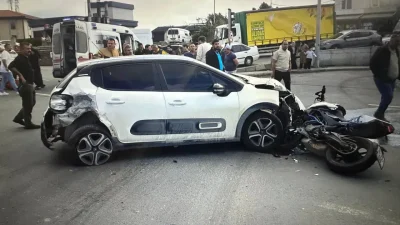 İstanbul Arnavutköy’de üç aracın karıştığı ve ortalığın adeta savaş alanına