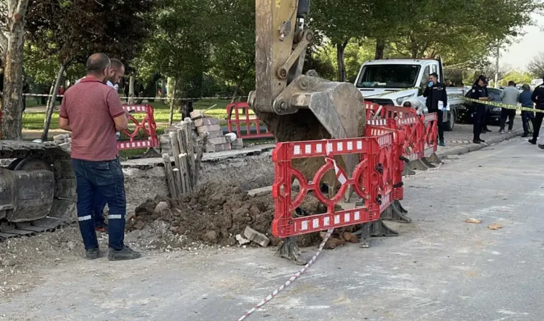 Konya’nın Karatay ilçesinde MEDAŞ ekiplerinin yürüttüğü altyapı çalışmaları sırasında aniden