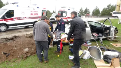Ankara-Kastamonu karayolunda seyir halindeyken sürücüsünün direksiyon hakimiyetini kaybettiği otomobilin şarampole