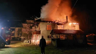Isparta’nın Yalvaç ilçesinde meydana gelen ve paniğe yol açan yangın,