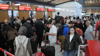 Dokuz günlük Kurban Bayramı tatilinin son gününde İstanbul ve Sabiha
