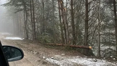 Bolu’da hava sıcaklıklarının aniden düşmesiyle birlikte yüksek kesimlerde kar yağışı