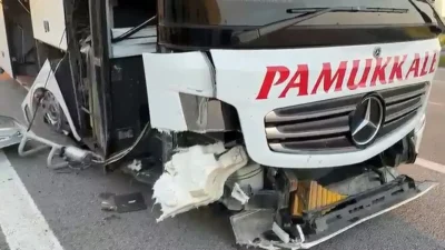 Bursa’da seyir halindeki yolcu otobüsünün bariyerlere çarpması sonucu meydana gelen