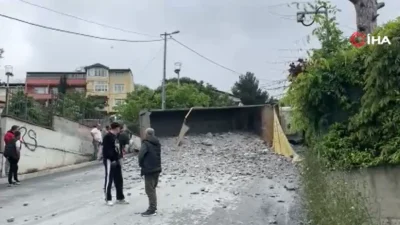 İstanbul Sarıyer’de yokuş yukarı çıktığı esnada sürücüsünün direksiyon hakimiyetini kaybettiği