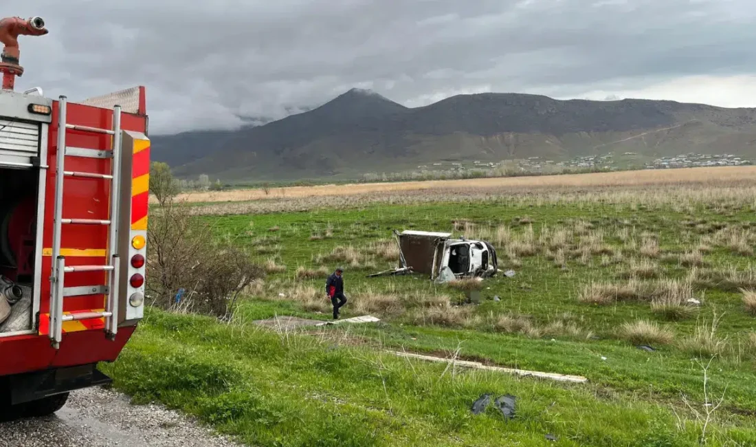 Van’ın Gevaş ilçesinde kontrolden çıkan bir kamyonetin şarampole yuvarlanması sonucu